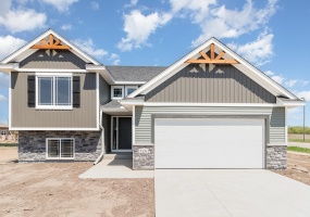724 Margaret LN Isanti 