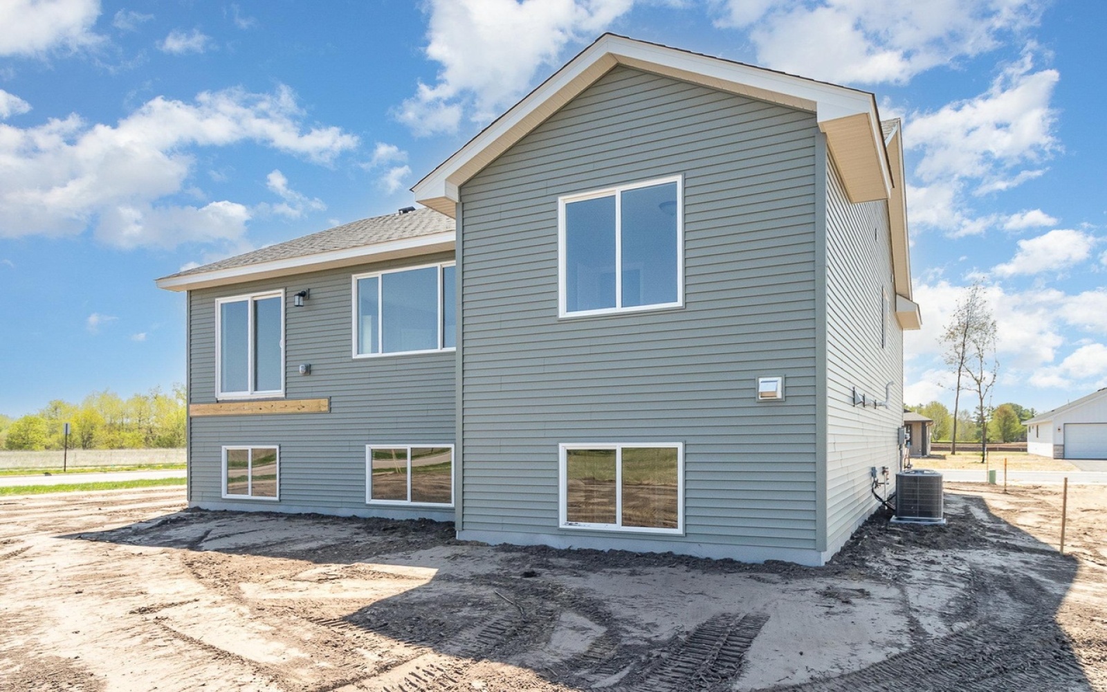 724 Margaret LN Isanti 