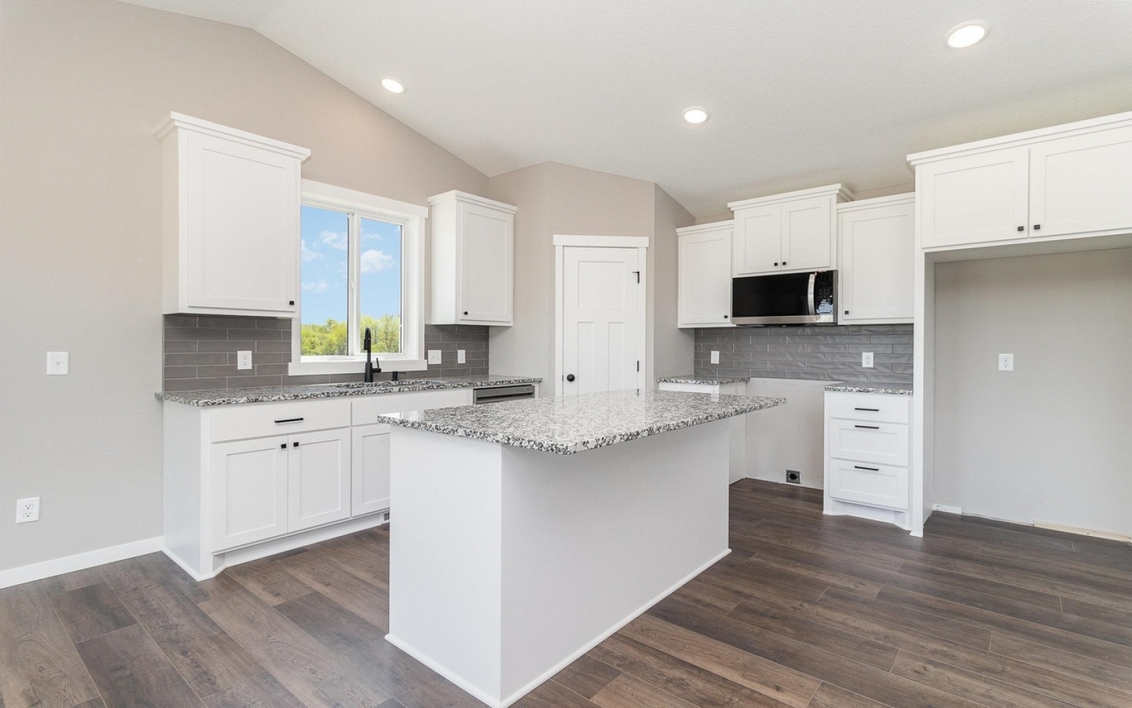 724 Margaret LN Isanti 